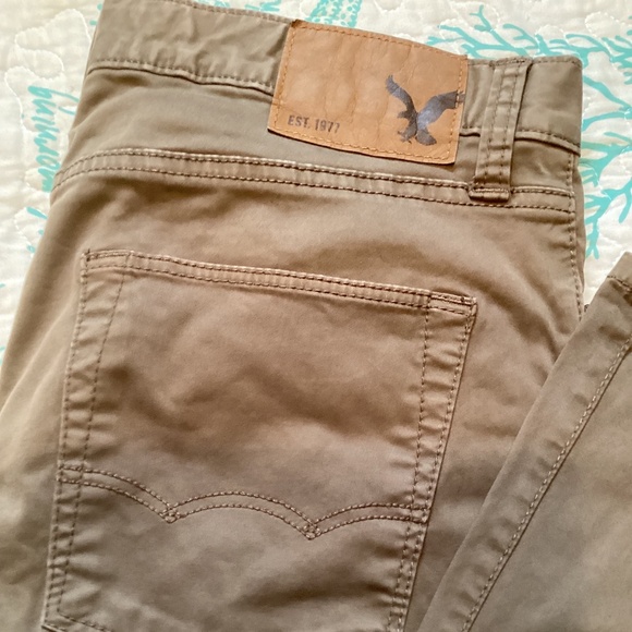 American Eagle outfitter, tan , chinos, 32x32 - Picture 3 of 4